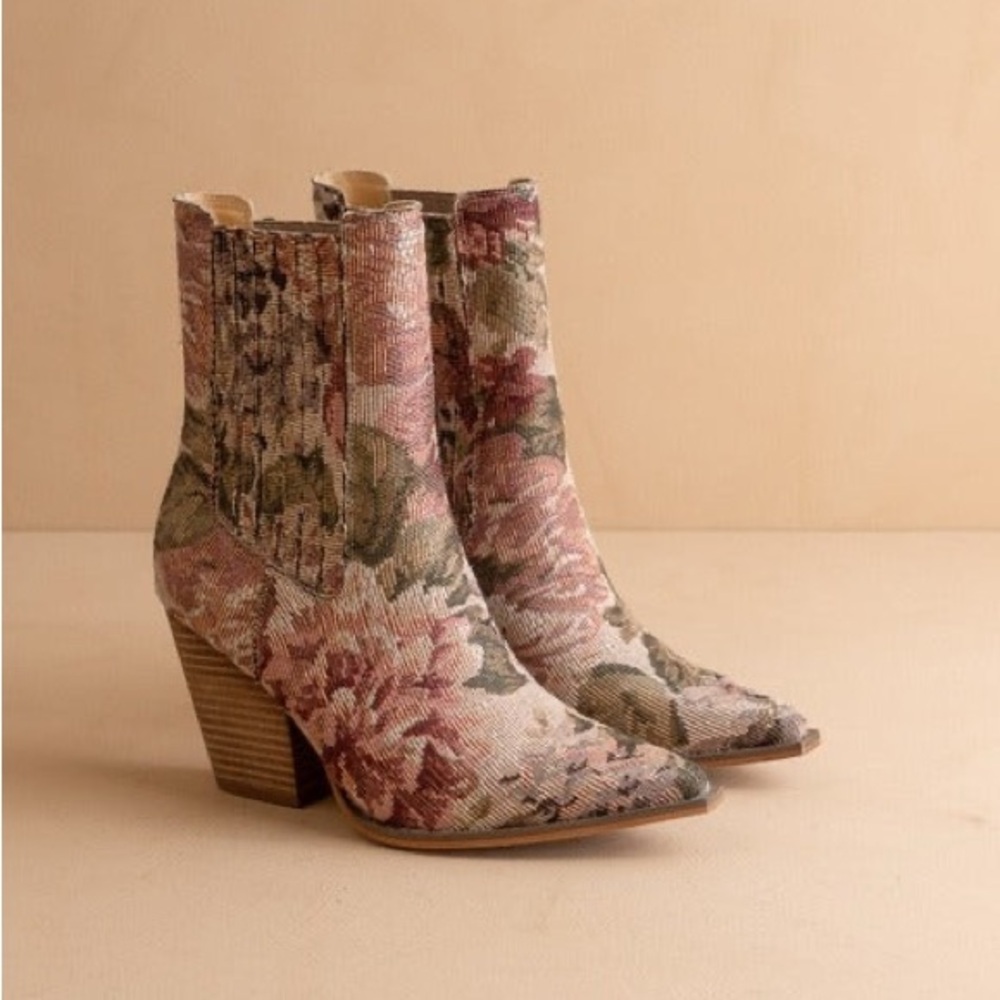Vintage Floral Jacquard Tapestry Ankle Western Boots - Oasis Society